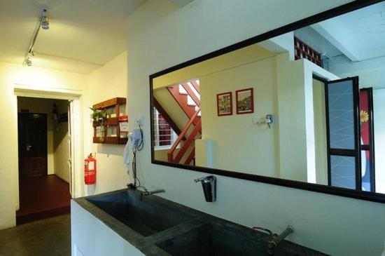 Standard Twin Room with Shared Bathroom